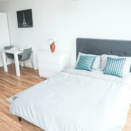 Studio Apartments Free Street Parking Subject To Availability Manchester Exterior photo