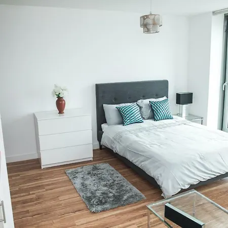 Studio Apartments Free Street Parking Subject To Availability Manchester Exterior photo