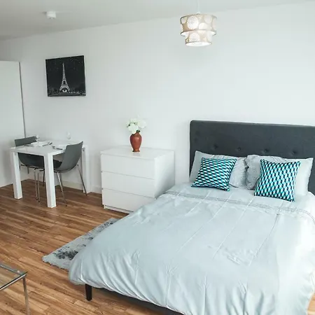 Studio Apartments Free Street Parking Subject To Availability Manchester Exterior photo
