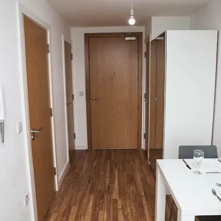 Studio Apartments Free Street Parking Subject To Availability Manchester Exterior photo