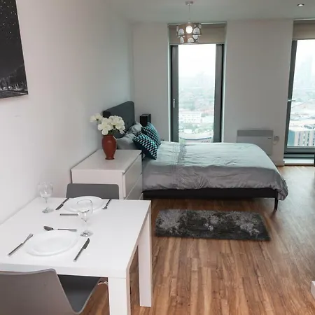 Studio Apartments Free Street Parking Subject To Availability Manchester Exterior photo